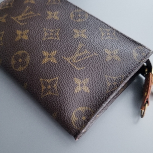 Louis Vuitton Vintage Classic Pouch - Picture 11 of 12